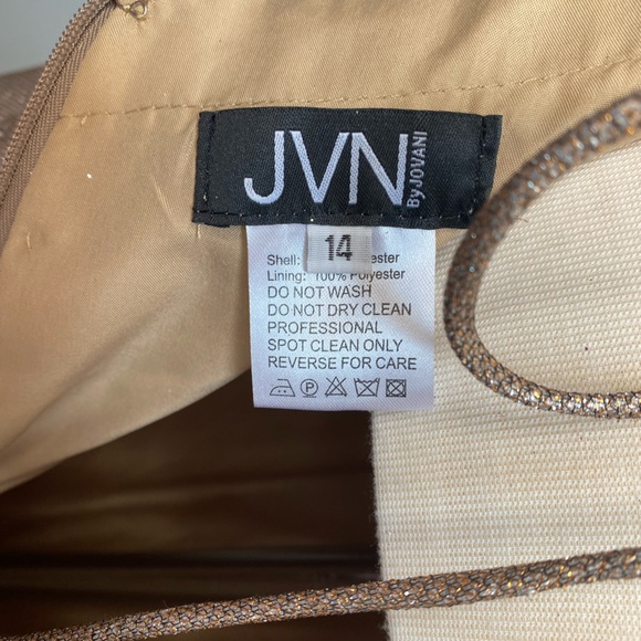 Gold Jovani prom dress never worn - Picture 7 of 7
